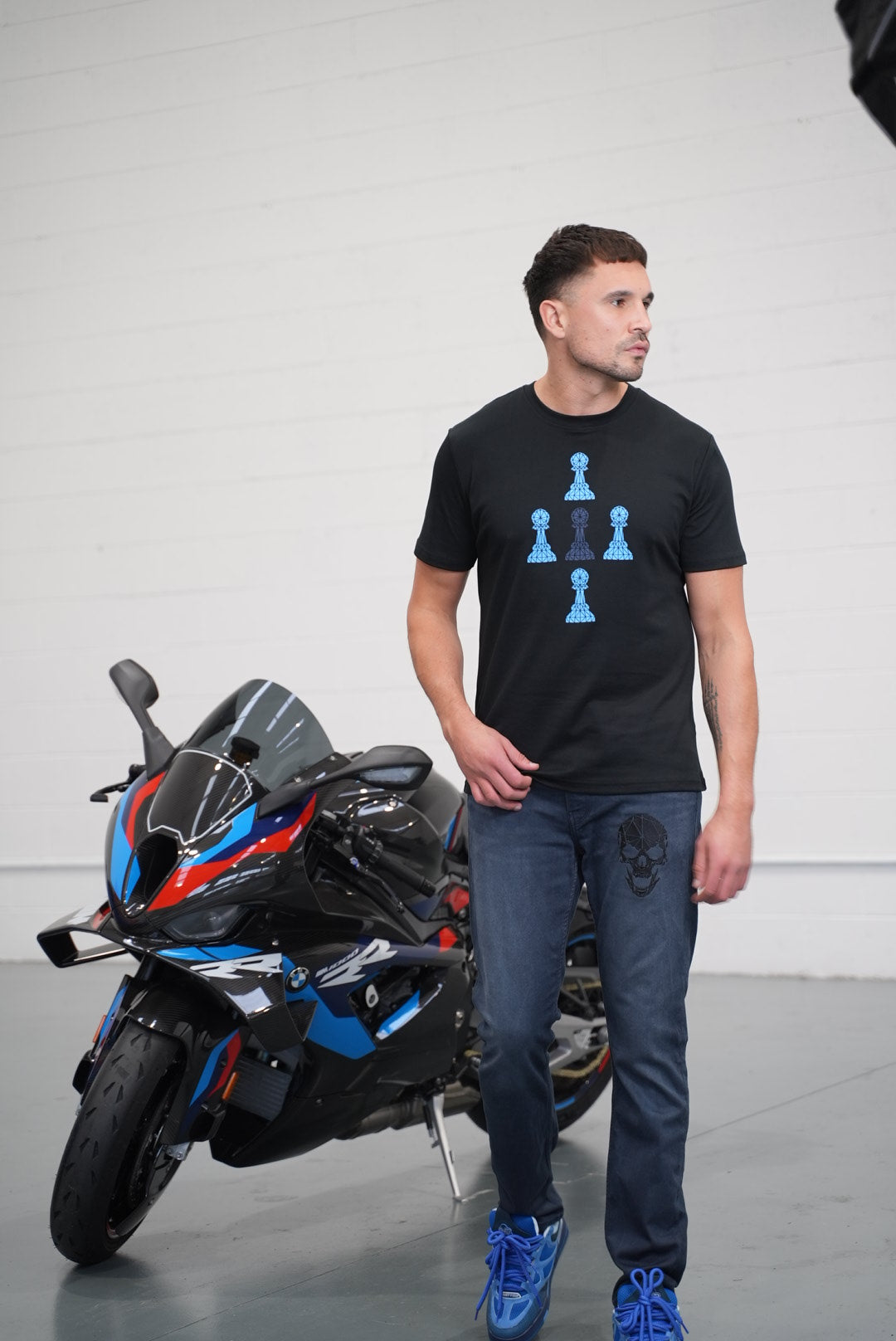 5 PAWN TEE - 4 BLUE 1 NAVY