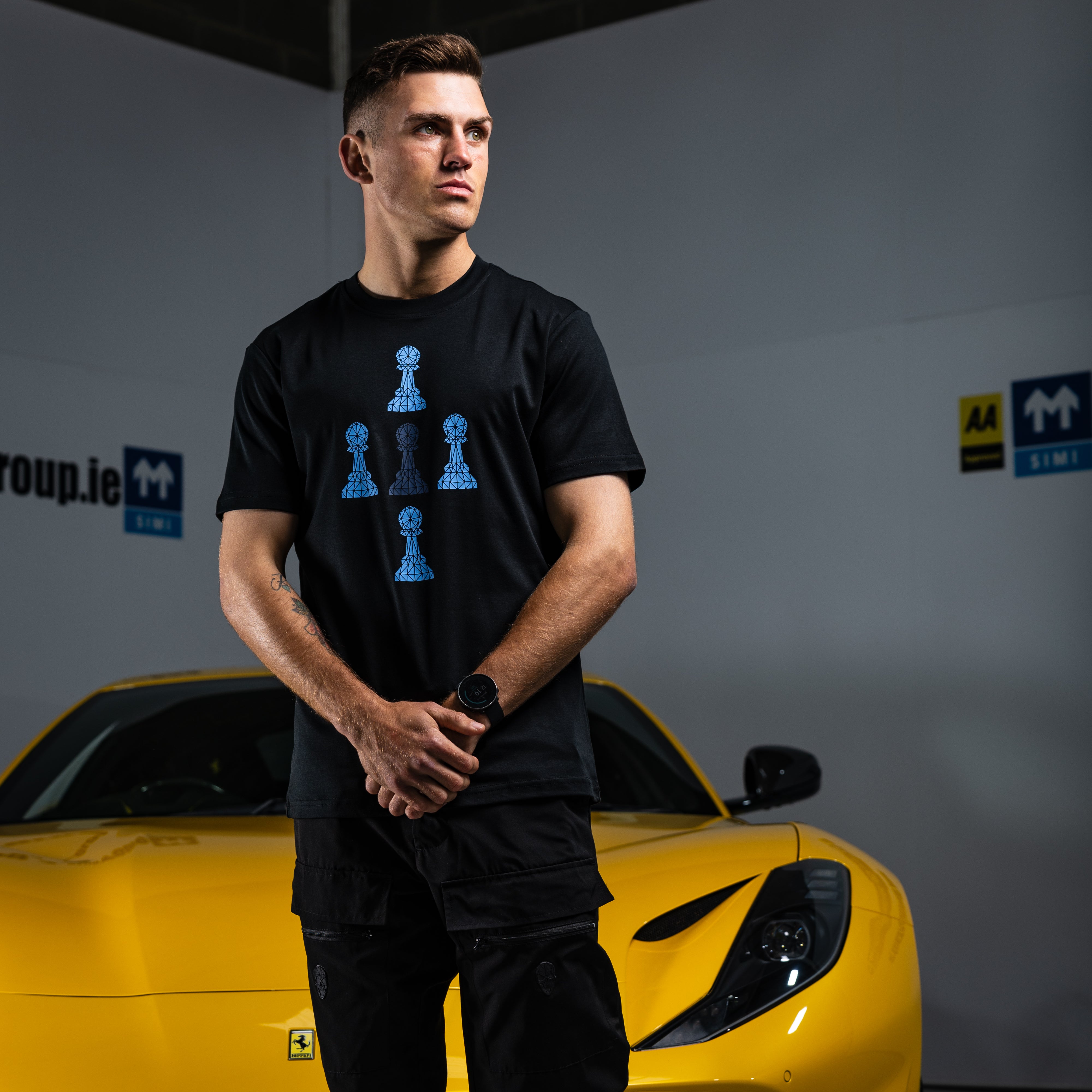 5 PAWN TEE - 4 BLUE 1 NAVY