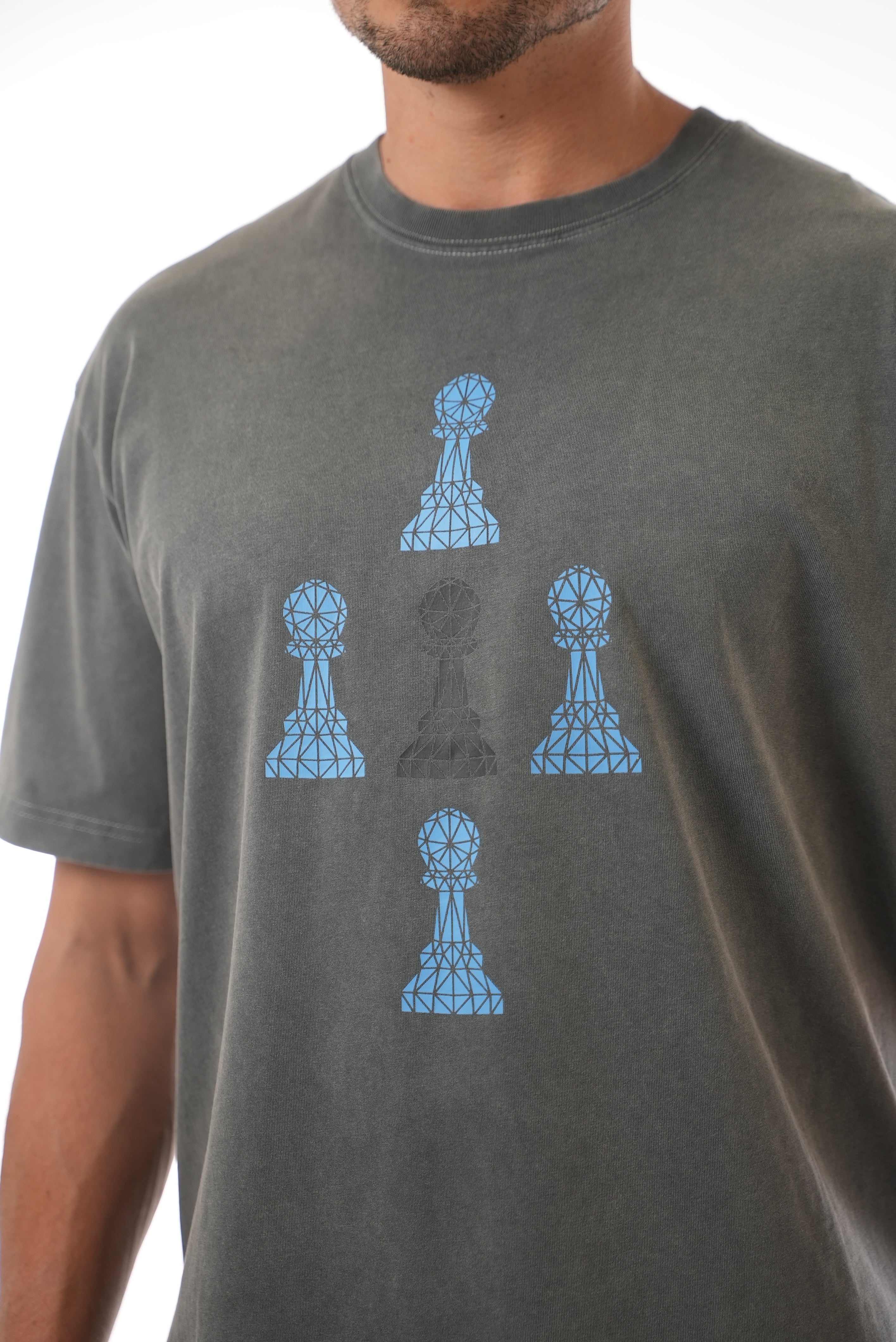OVERSIZED STONE WASHED 5 PAWN TEE