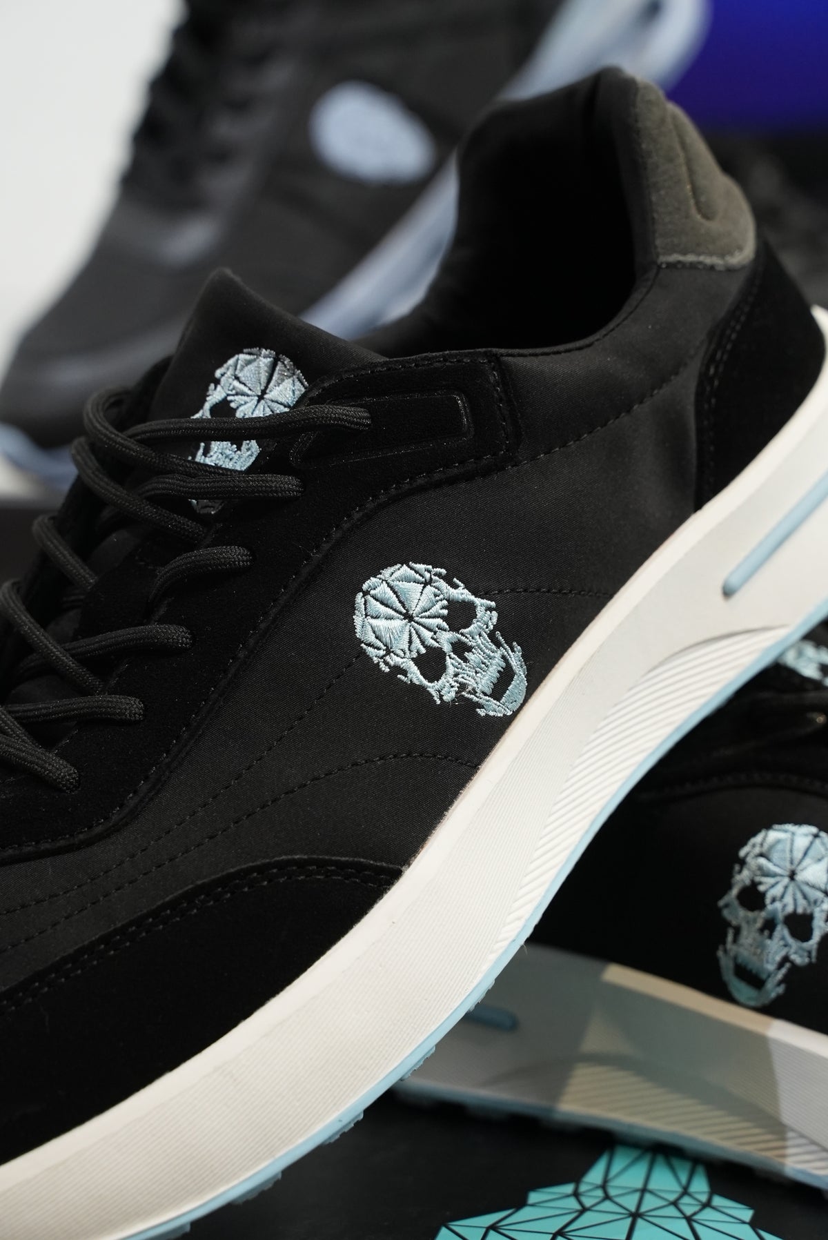 AW25 - Runners Black & White